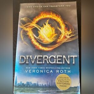 Pre-owned Divergent book